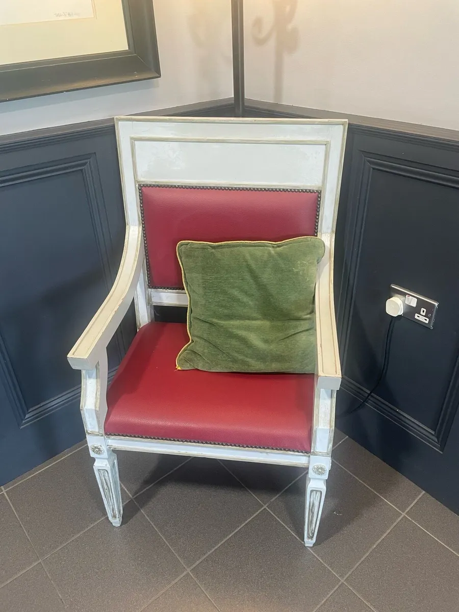 Bench and chairs - Image 2