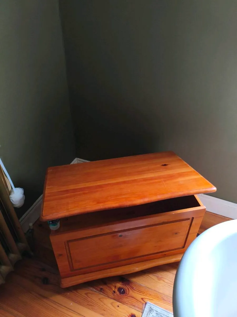 Like new storage box,handy for clothes or toys, - Image 1