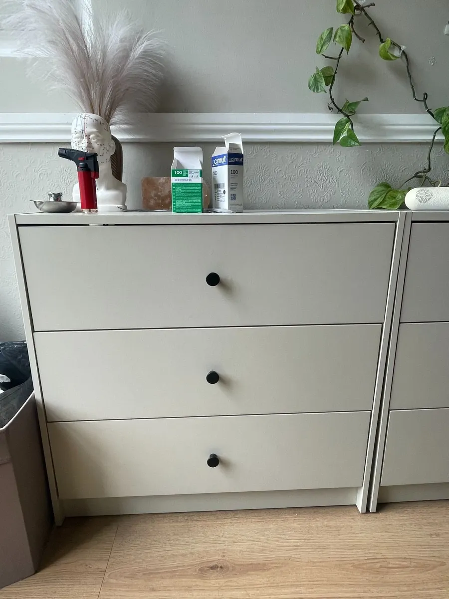 Chest of drawers - Image 2