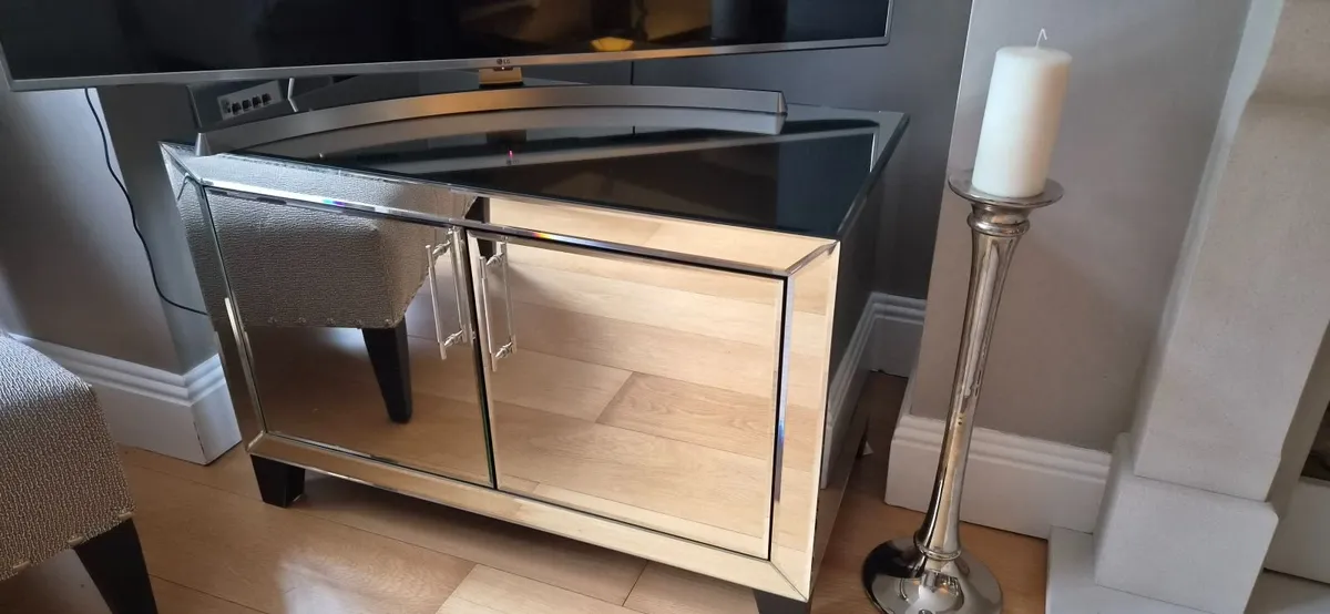 Tv stand - Image 1