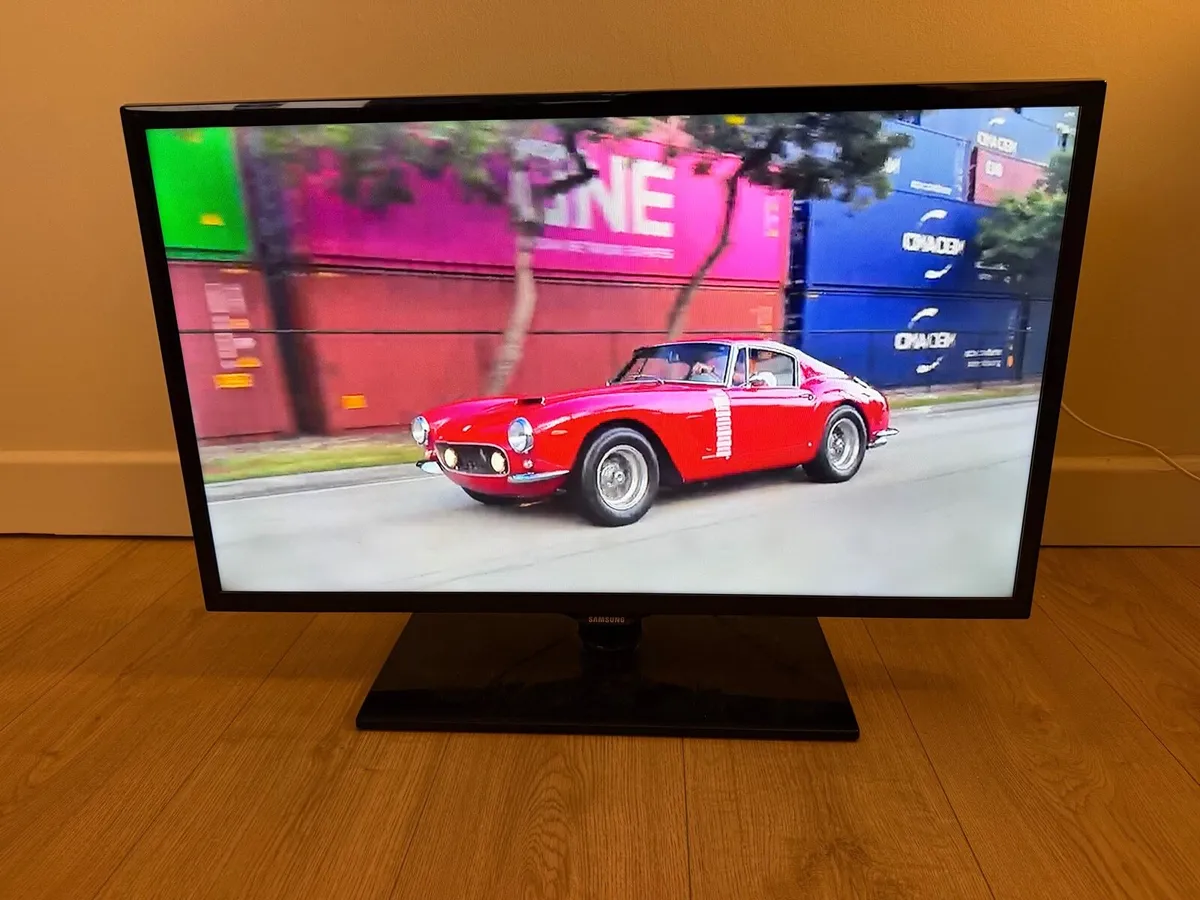 Samsung 32-inch HD TV (Google Chromecast) - Image 2