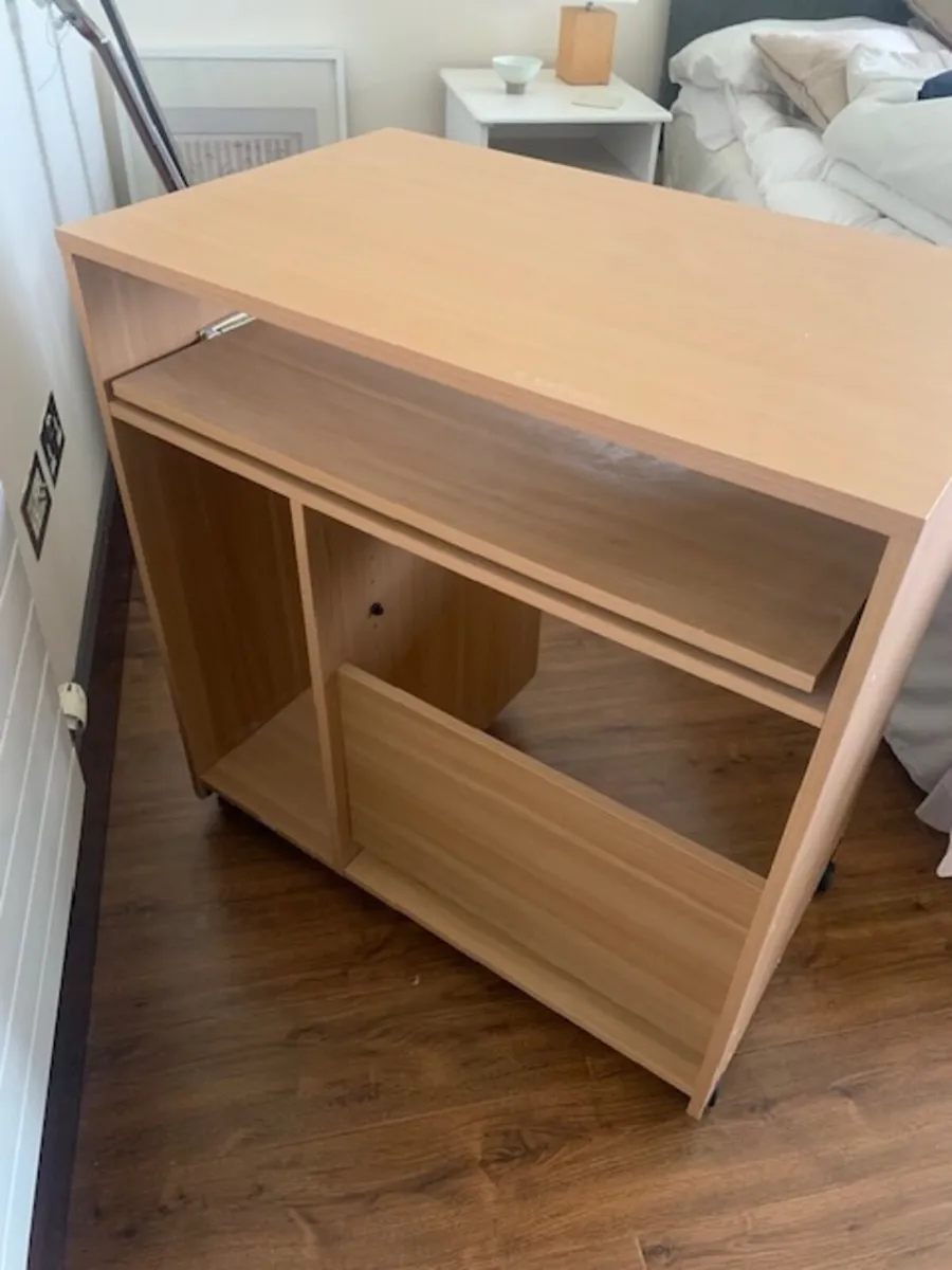 computer desk - Image 1