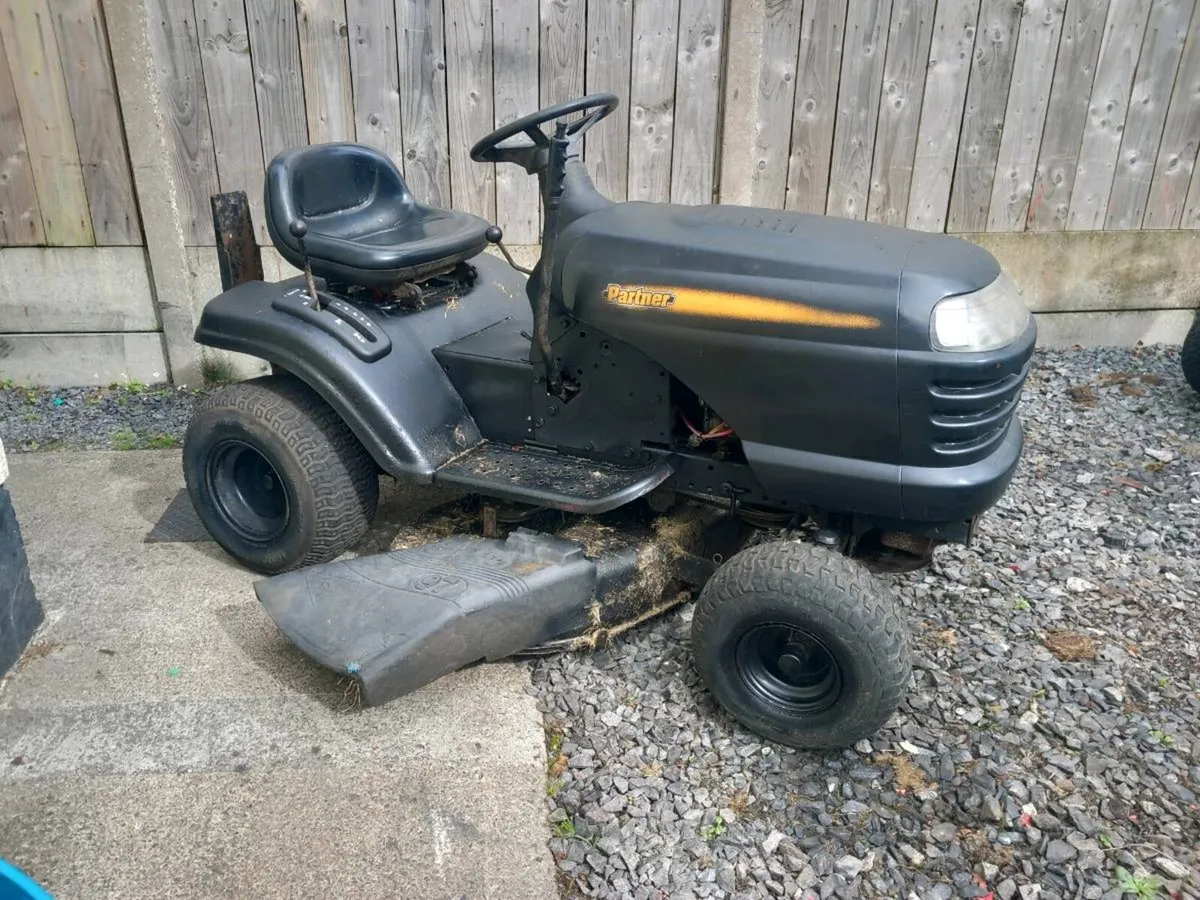 Ride on lawnmower - Image 2