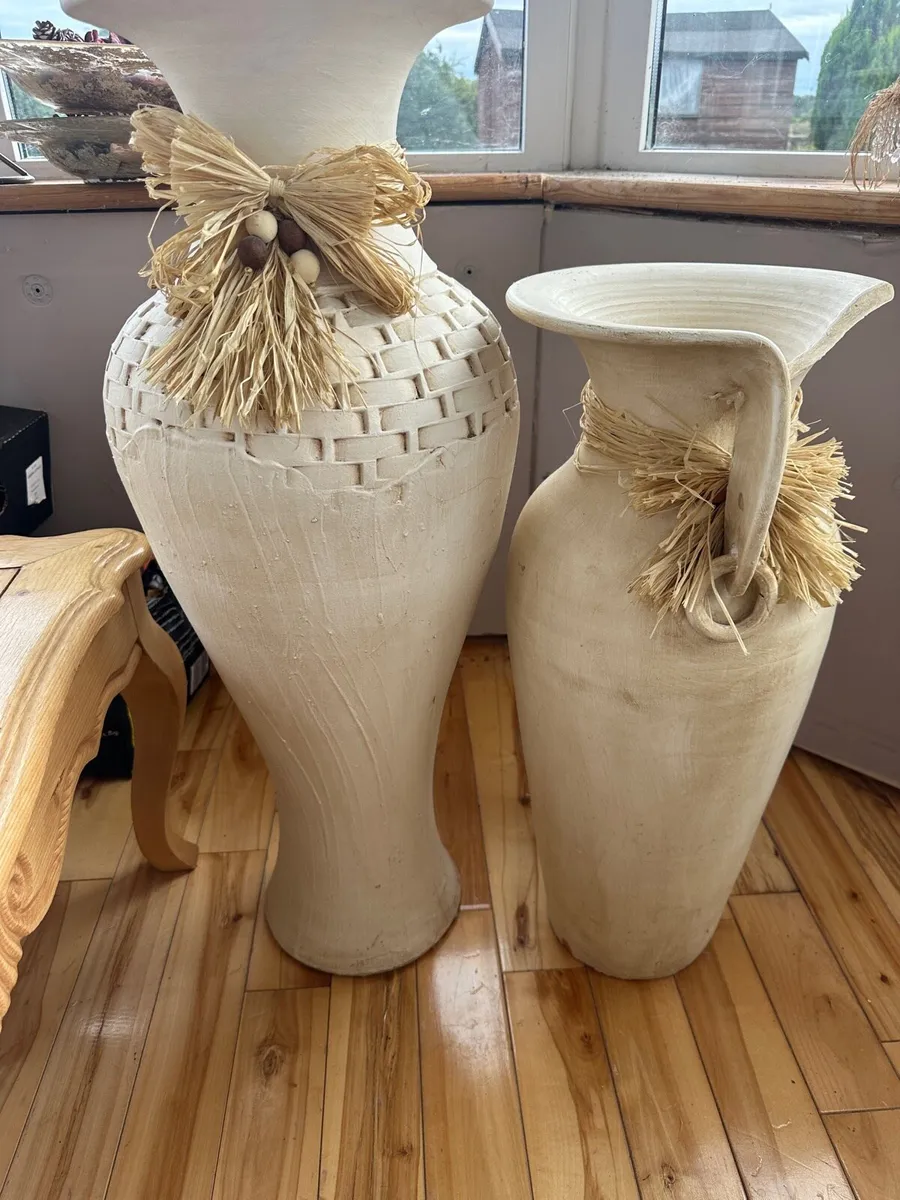 Pottery earns - Image 1