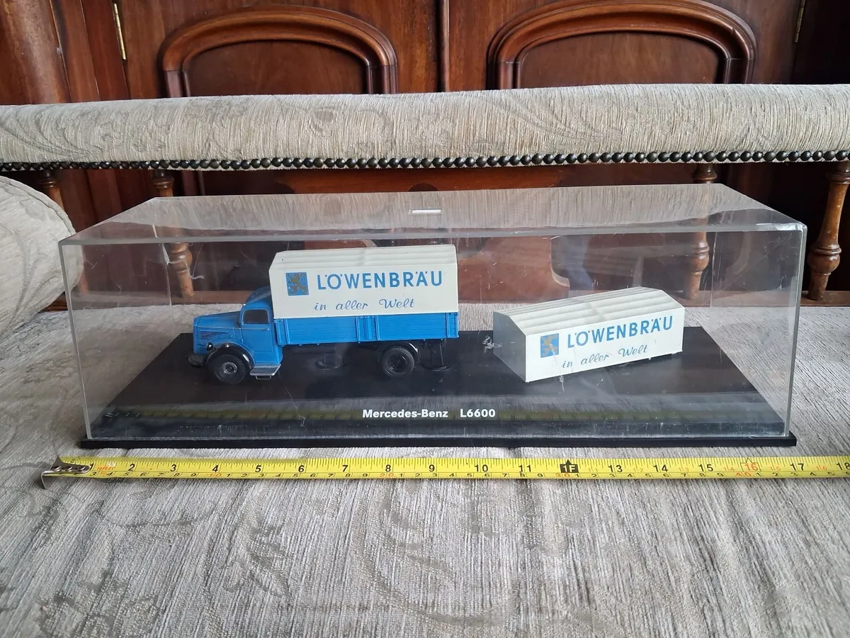 Collector's Model Mercedes Lorry - Image 1