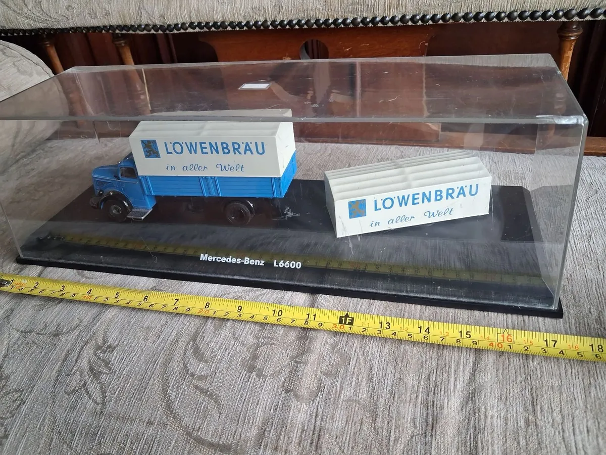Collector's Model Mercedes Lorry - Image 4
