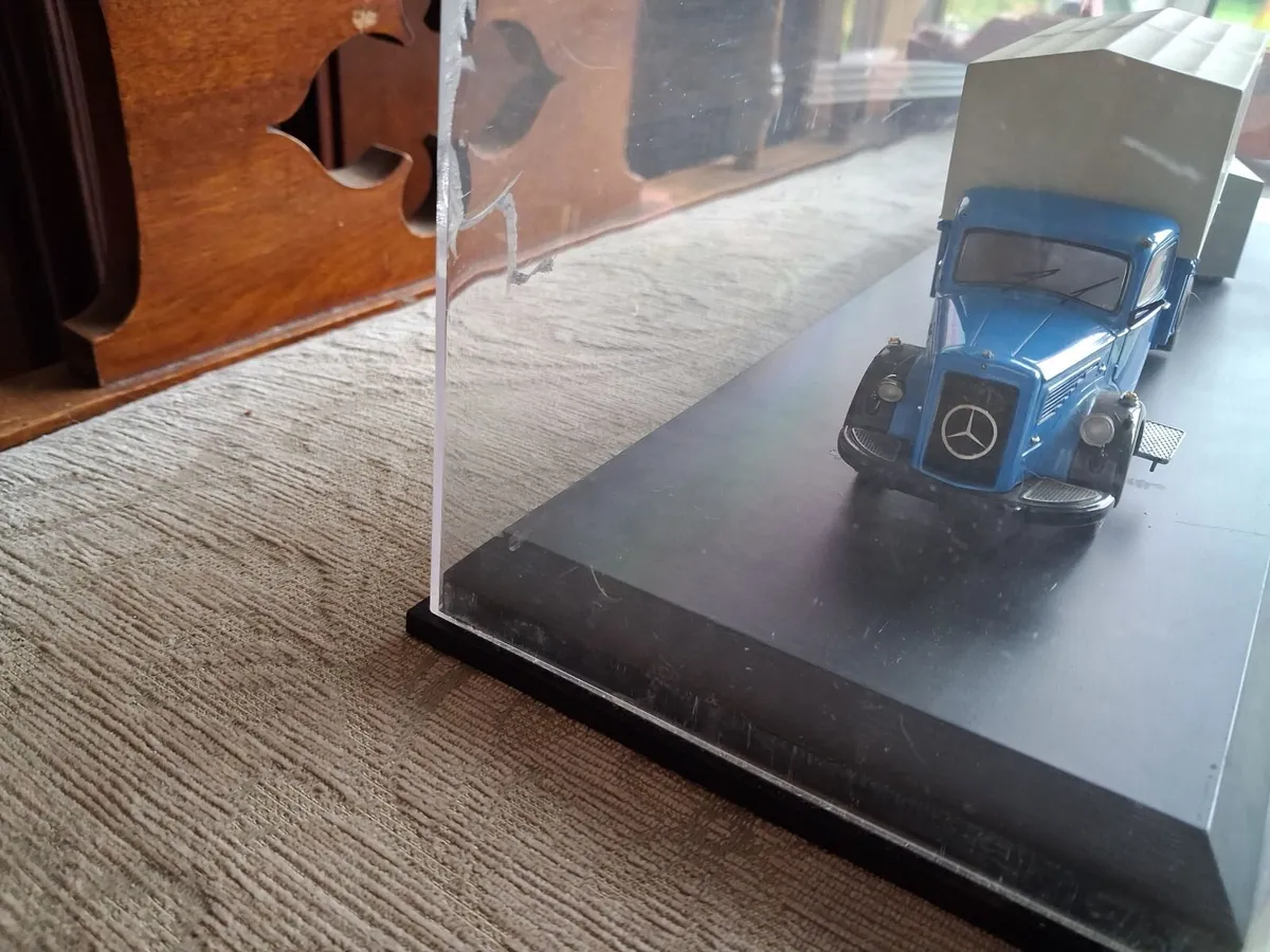 Collector's Model Mercedes Lorry - Image 3