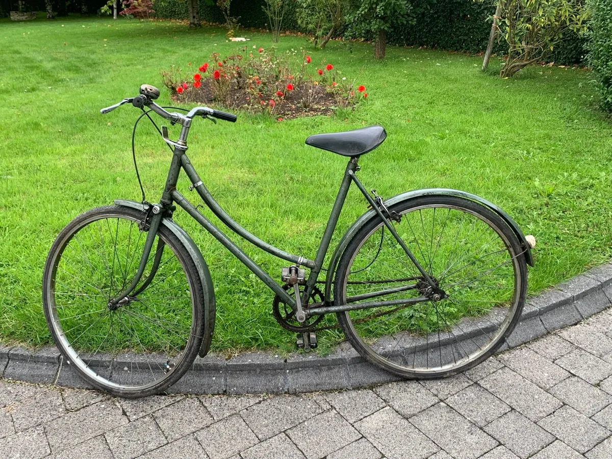 Vintage ladies Bicycle - Image 4
