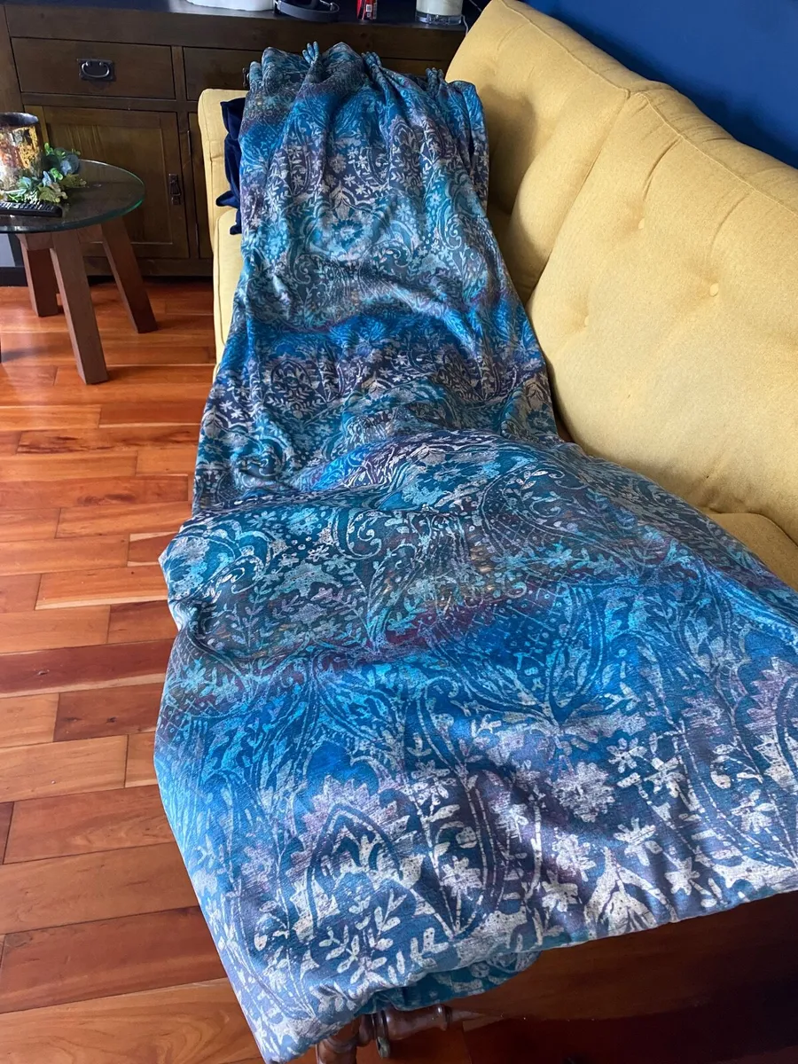 Curtains - Image 2