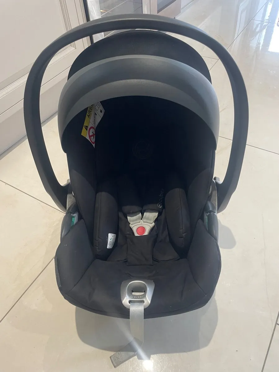 Cybex car seat and isofix 360 base - Image 2