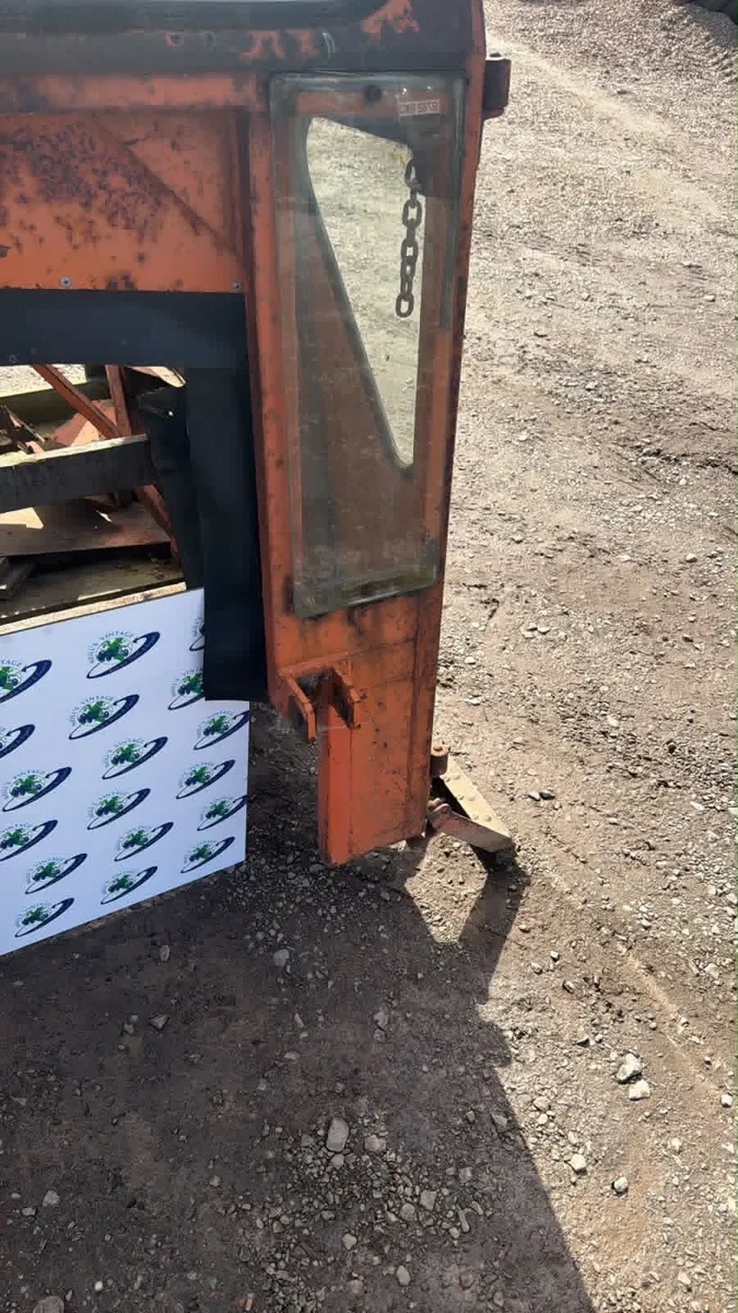 Duncan Cab to suit Universal Tractor - Image 4