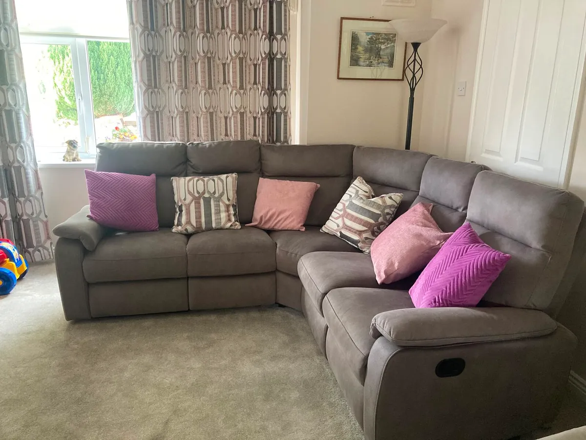 Corner reclining sofa - Image 1