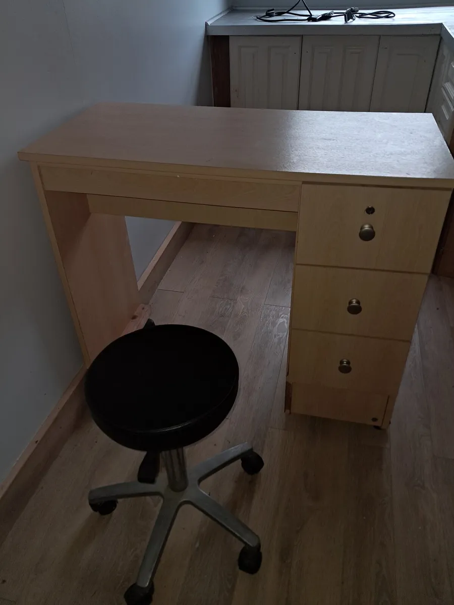 Nail desk - Image 1