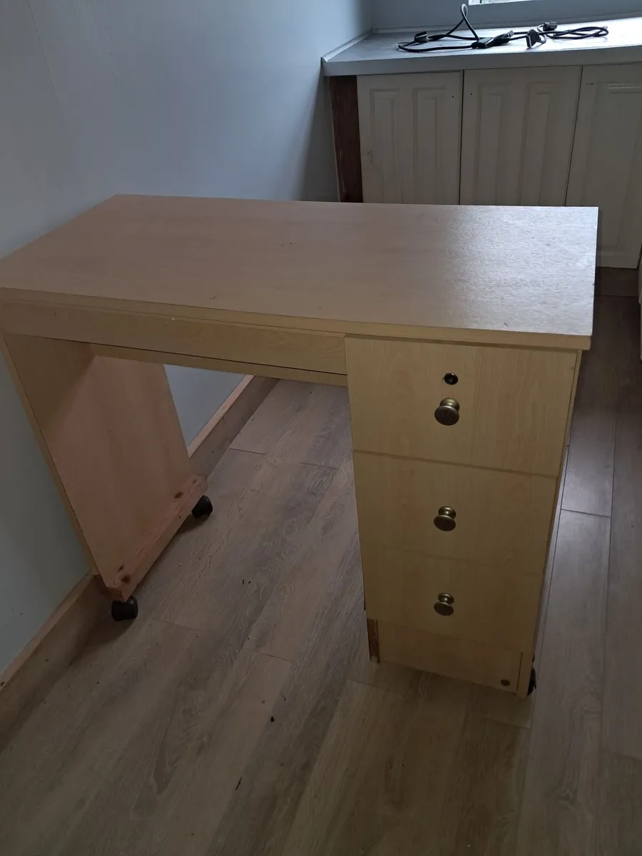 Nail desk - Image 2