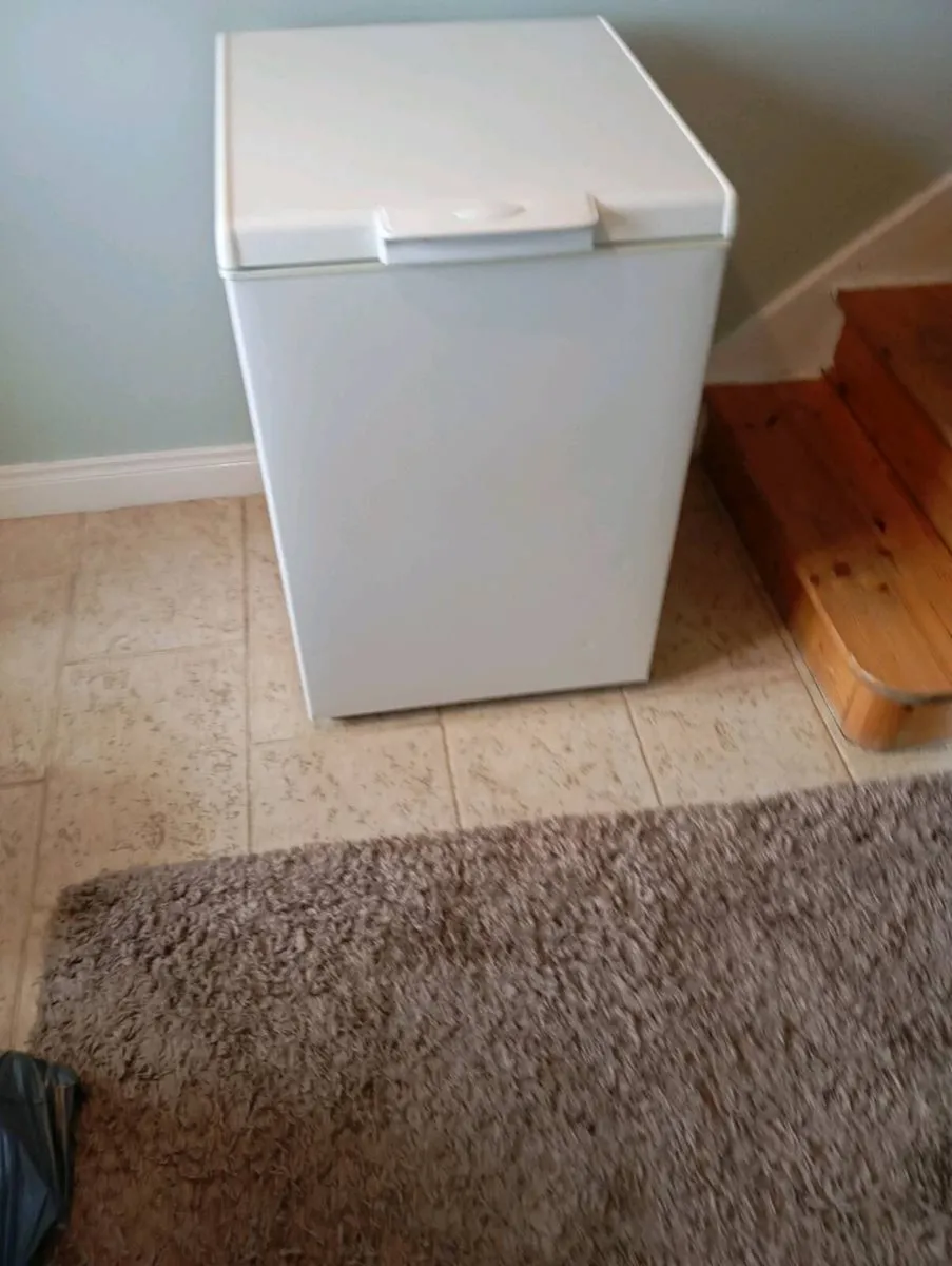 Whirlpool chest freezer - Image 1