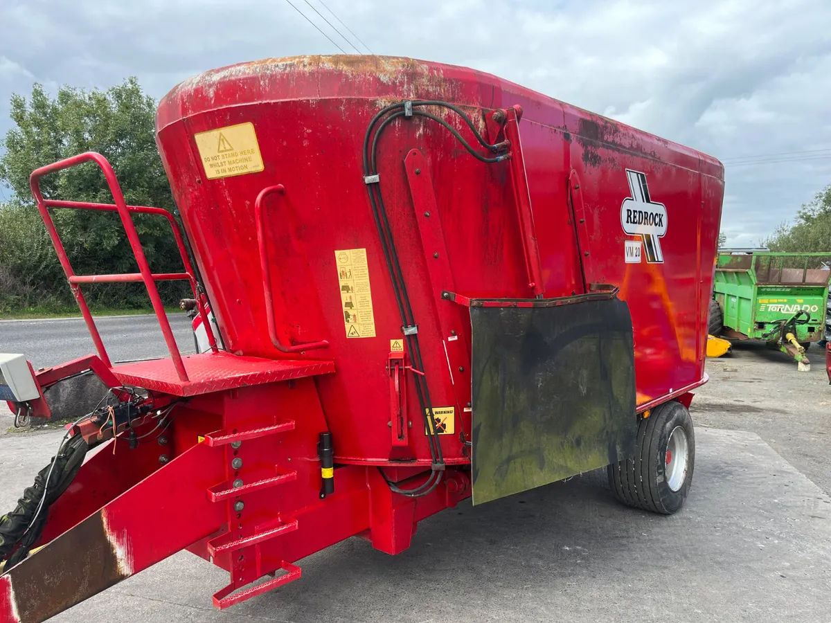 Used Redrock VM20 Twin Tub Feeder - Image 2