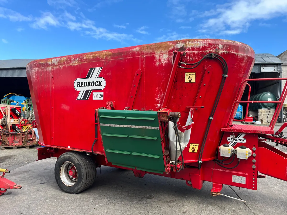 Used Redrock VM20 Twin Tub Feeder - Image 1