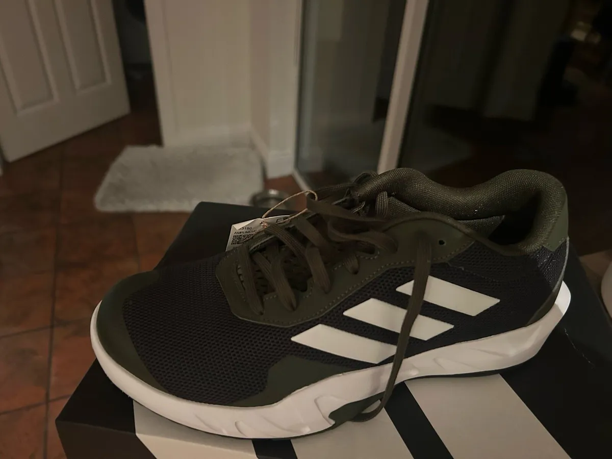 Brand new adidas mens runners - size 8 - Image 4