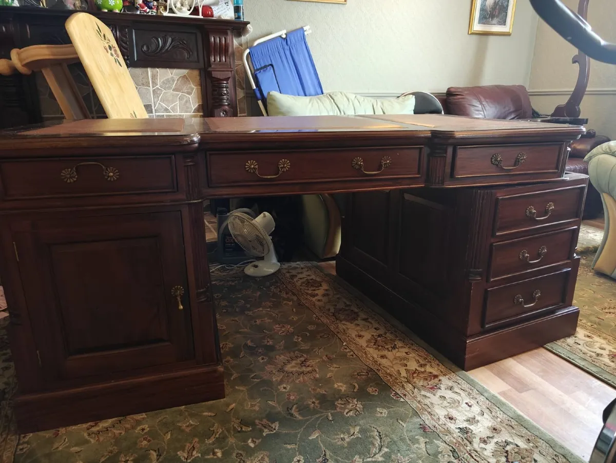 Partner Desk - Image 1