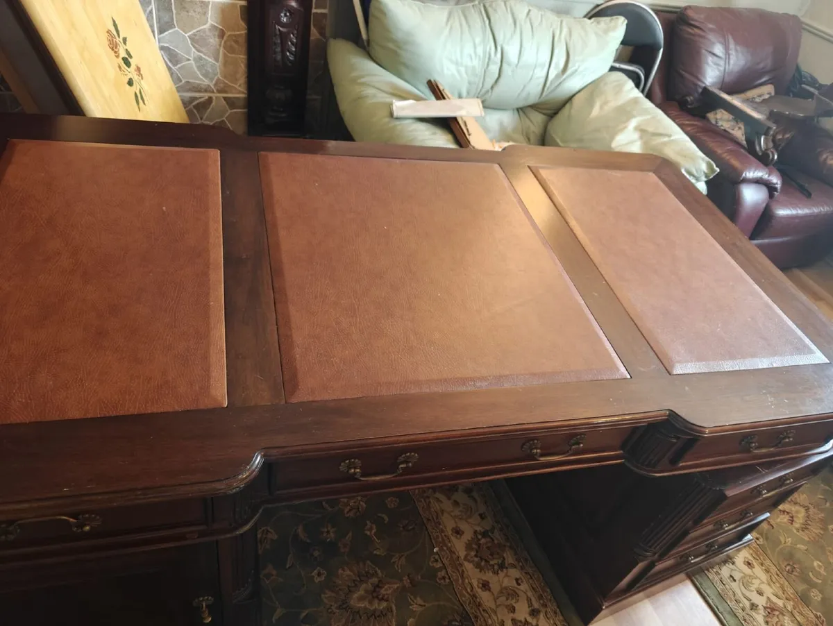 Partner Desk - Image 3