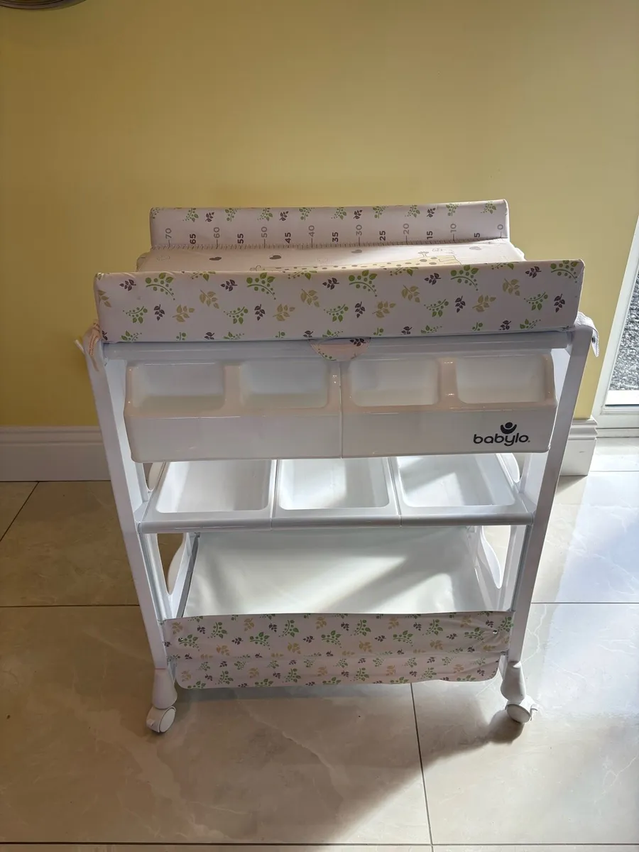 Babylo bath & baby changing table - Image 1