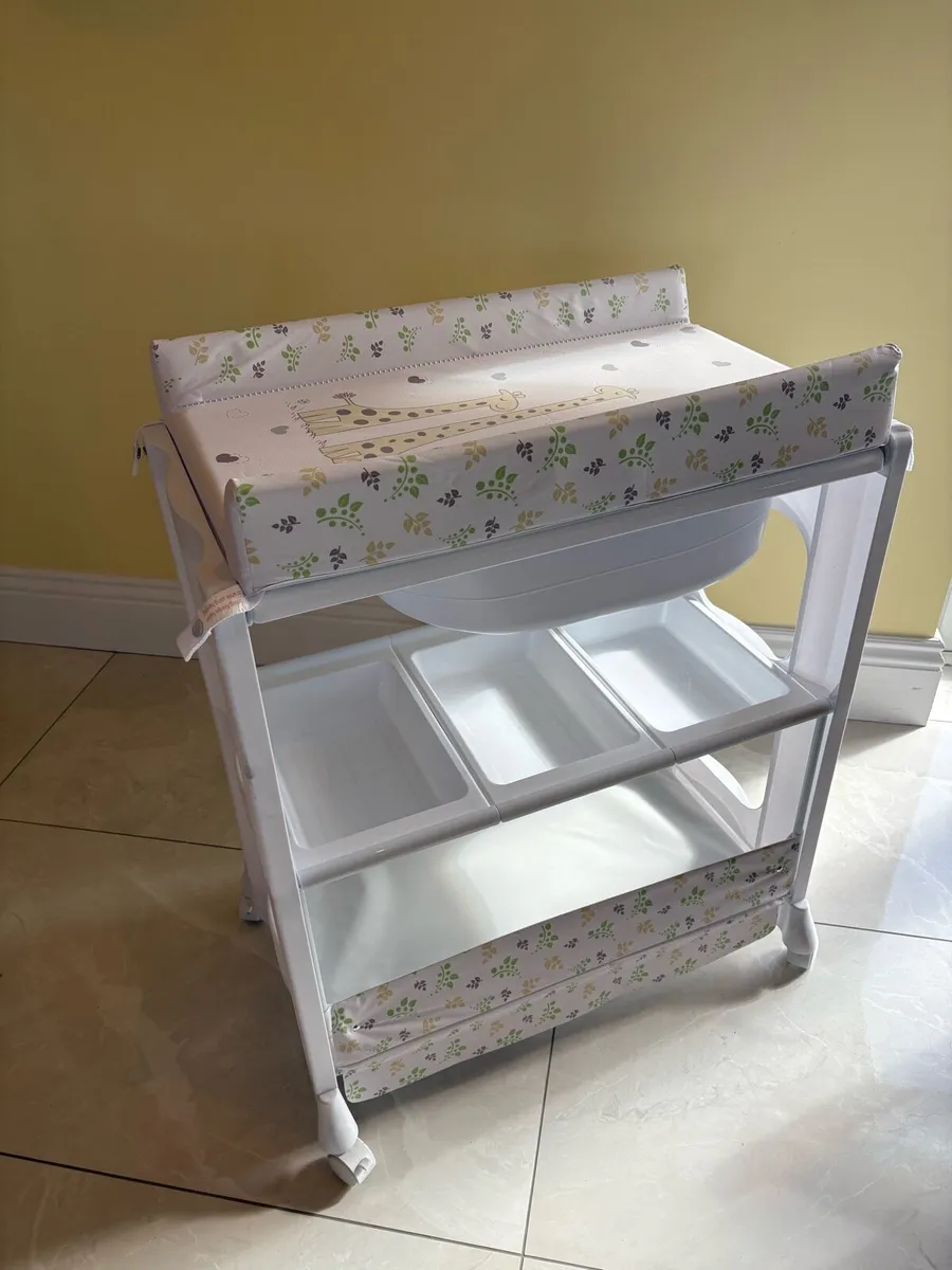 Babylo bath & baby changing table - Image 2