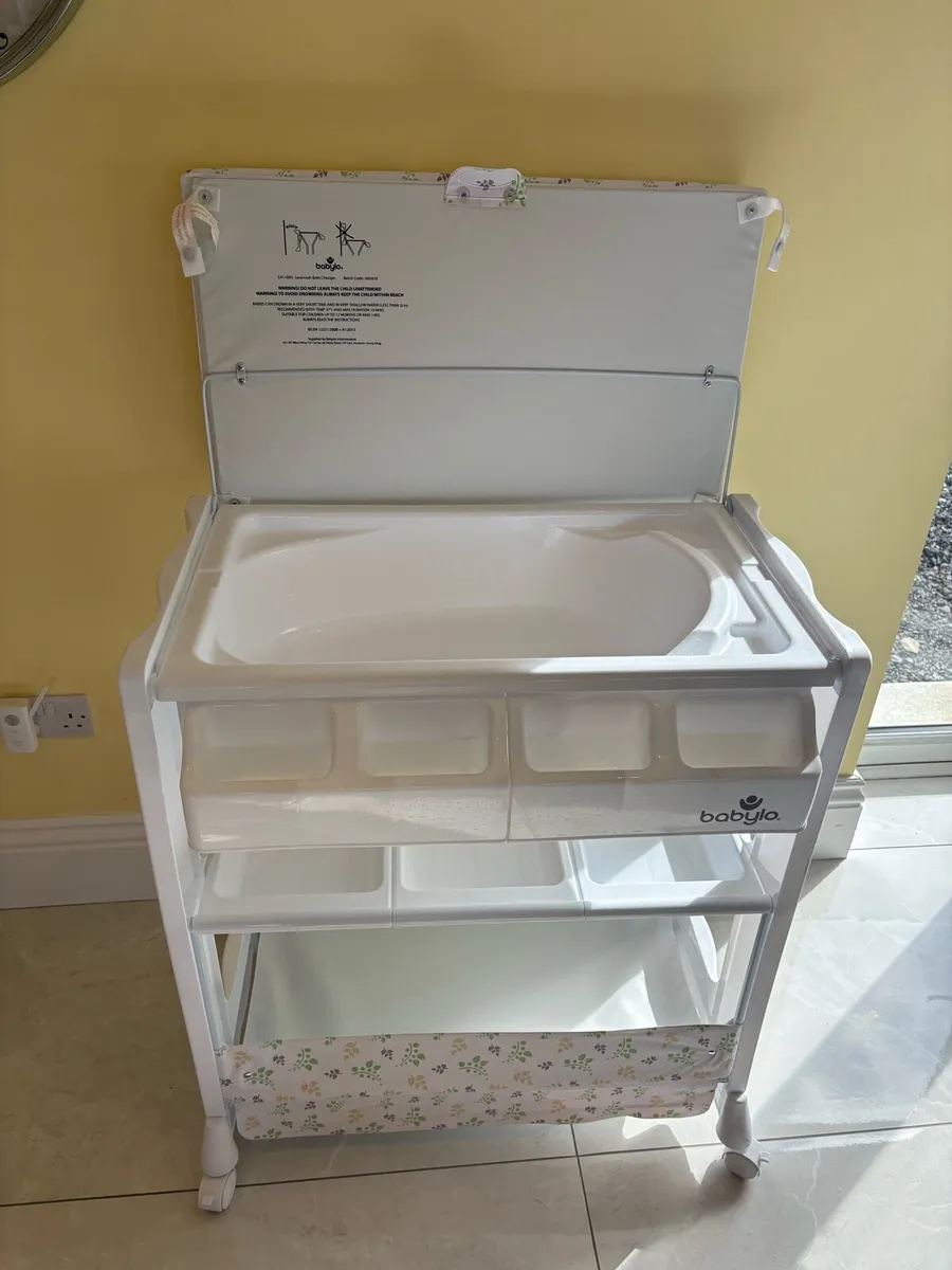 Babylo bath & baby changing table - Image 4