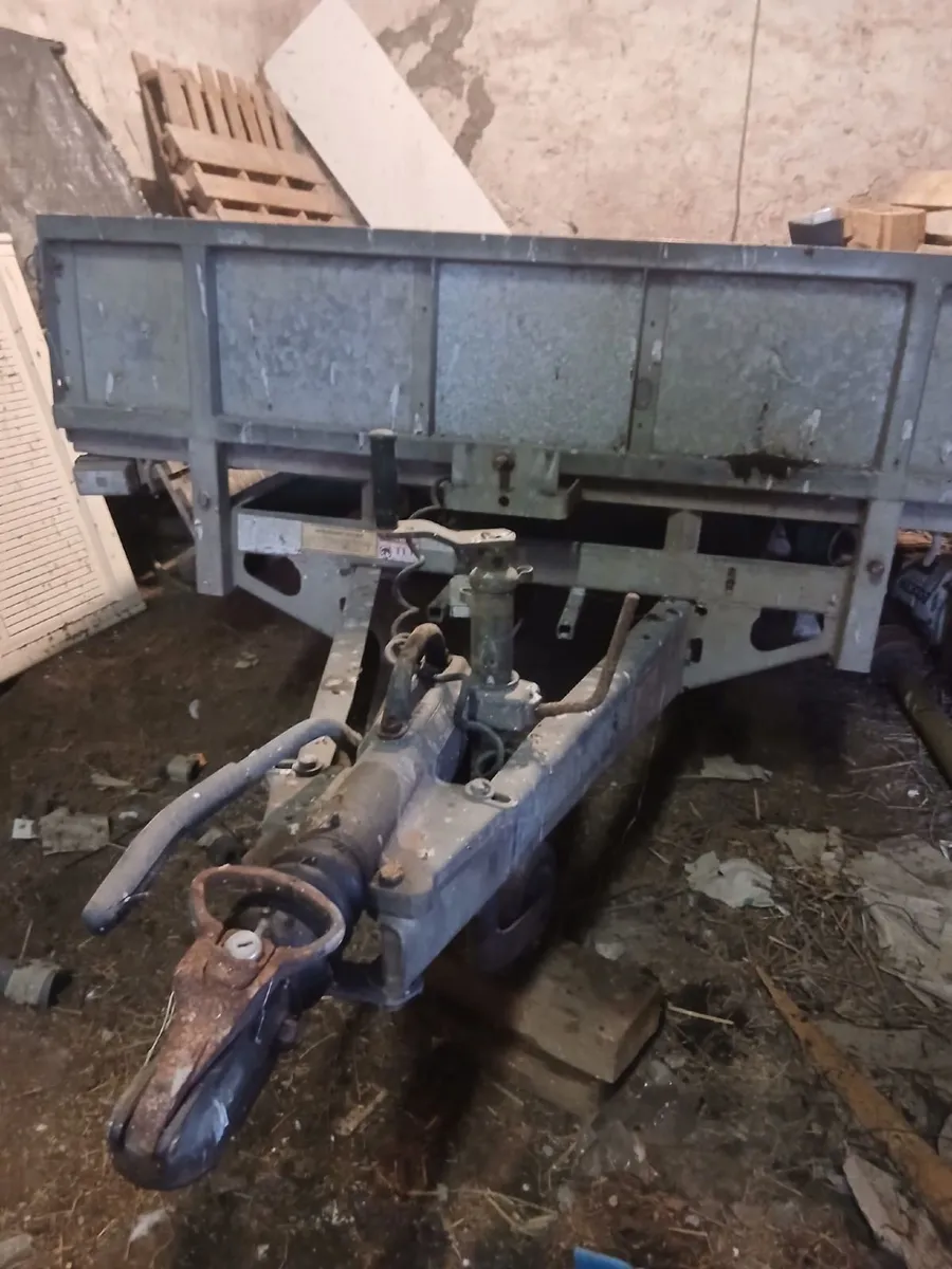 Trailer - Image 1