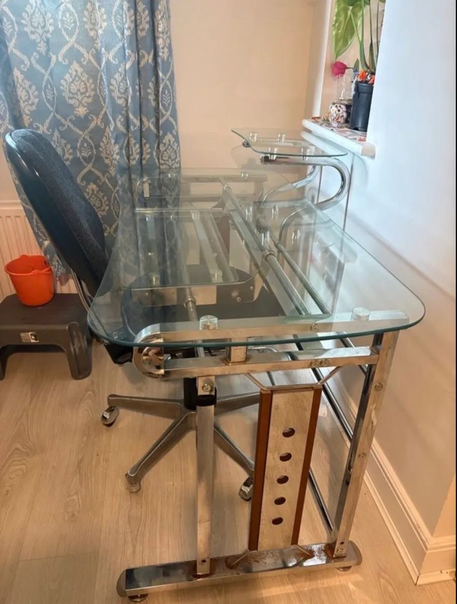 Office desk - Image 2