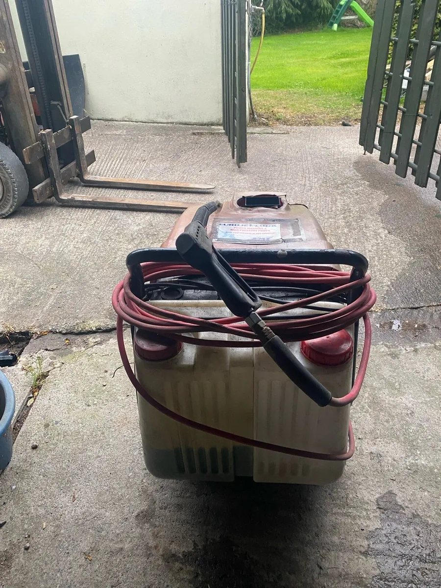 Power washer - Image 1