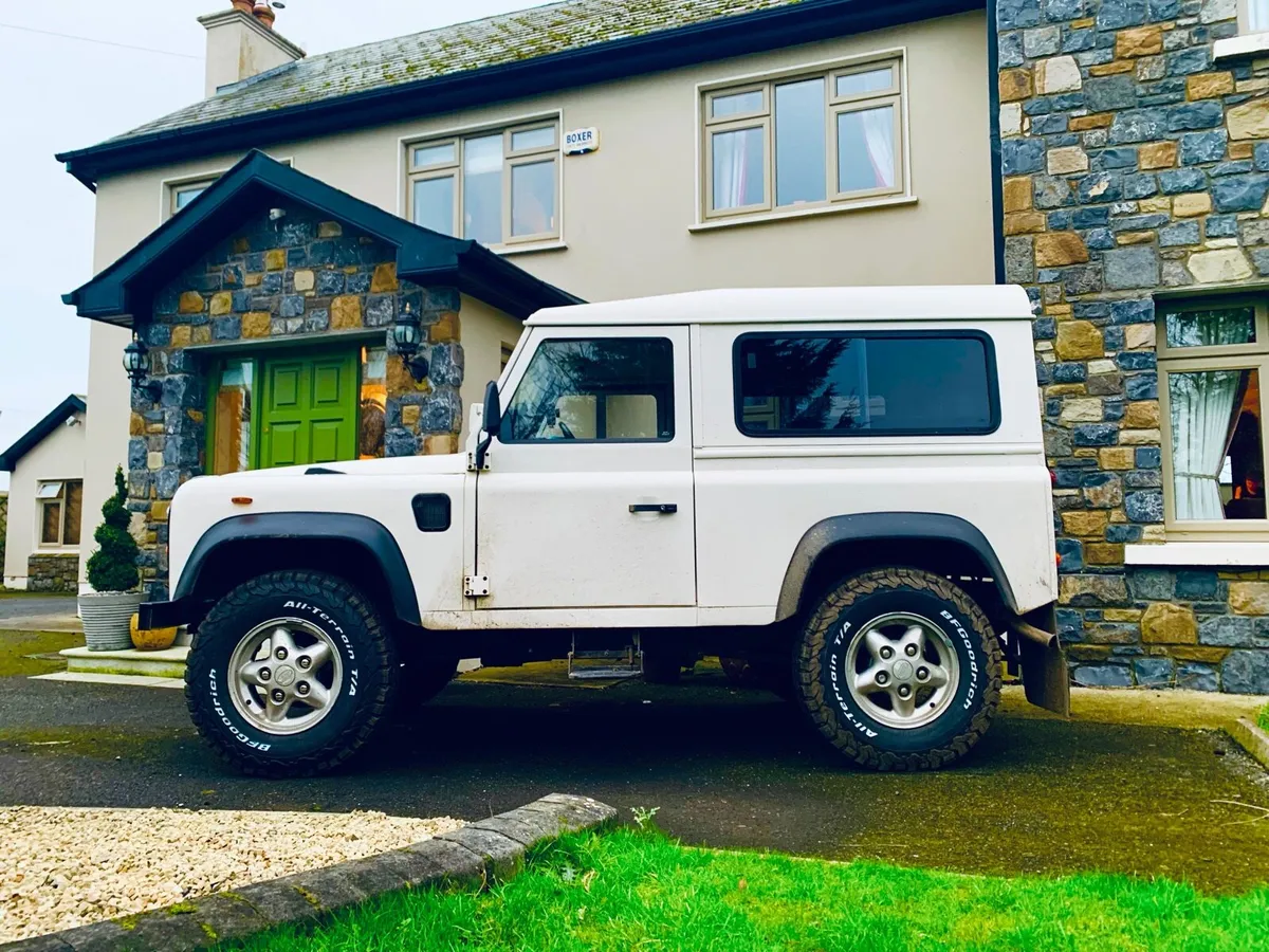 Land Rover Defender 90 - Image 1
