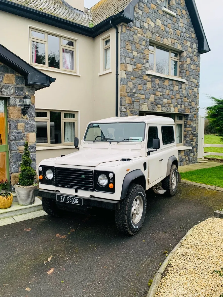 Land Rover Defender 90 - Image 2