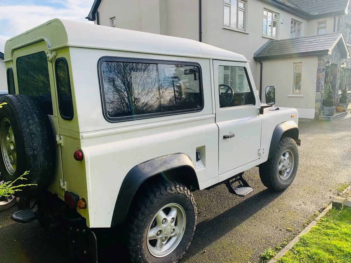 Land Rover Defender 90 - Image 4