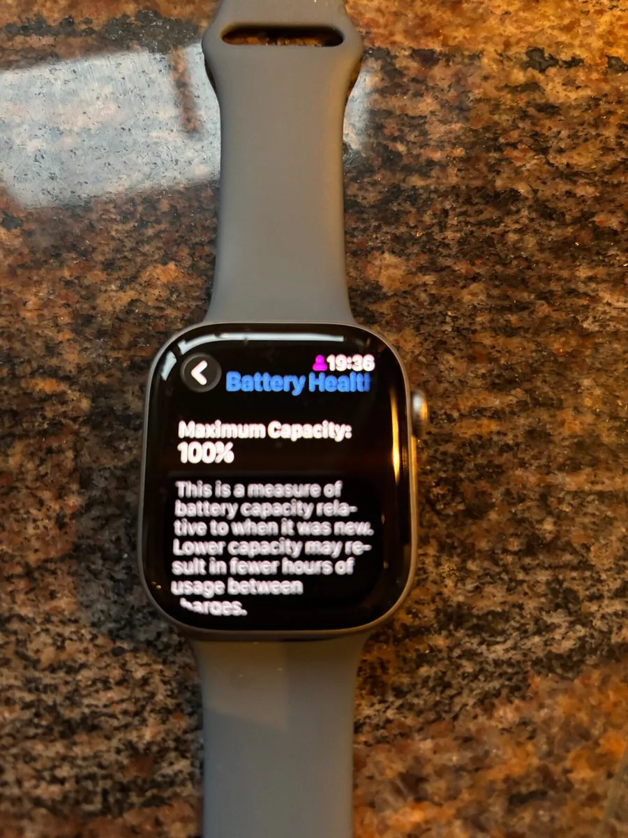 Apple Watch Series 11 – 46mm, Space Gray Aluminium - Image 1