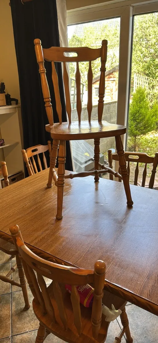 Dining table with 6 chairs - Image 1