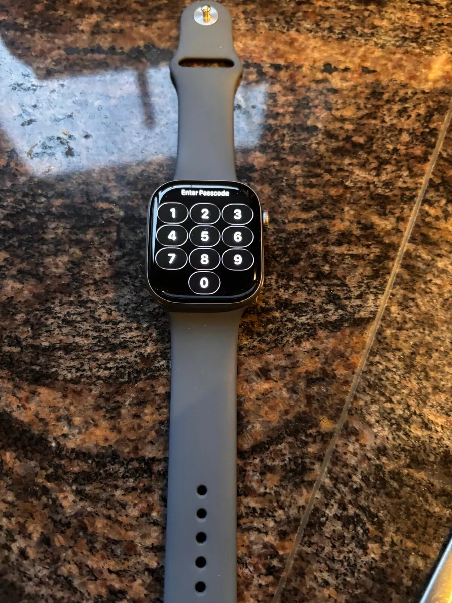 Apple Watch Series 11 – 46mm, Space Gray Aluminium - Image 2