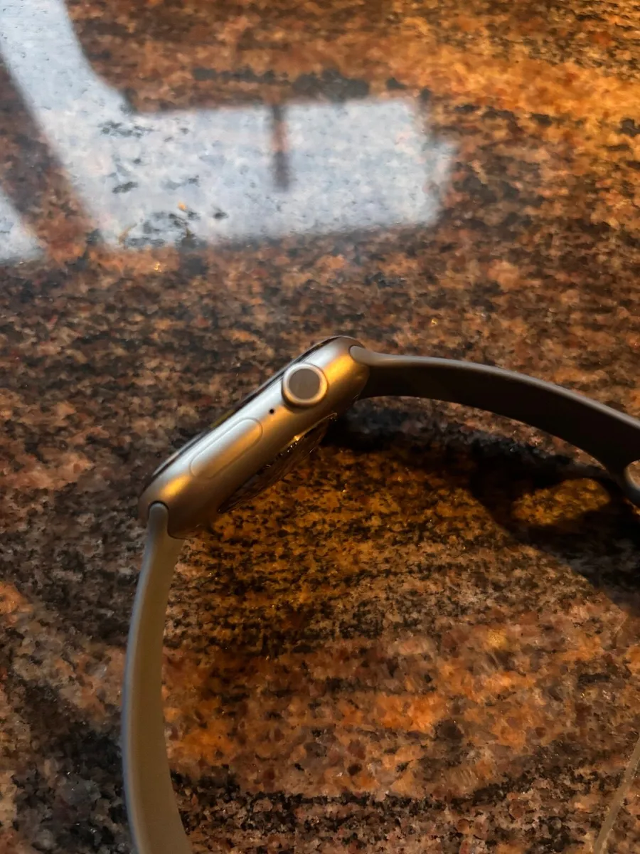 Apple Watch Series 11 – 46mm, Space Gray Aluminium - Image 3