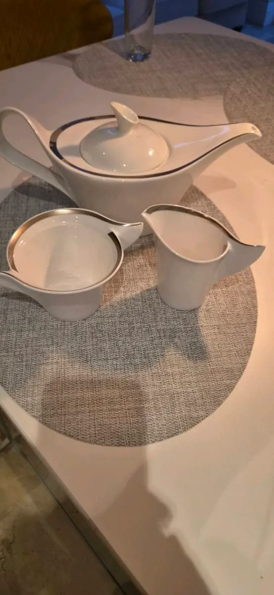 Villeroy & Boch NewWave Premium 3-Piece Tea Set - Image 1