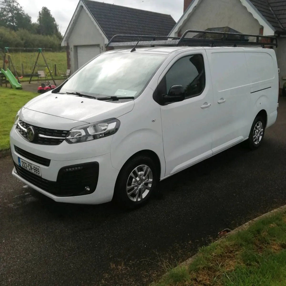 Vauxhall vivaro sportive 2.0 145bhp NO VAT - Image 4