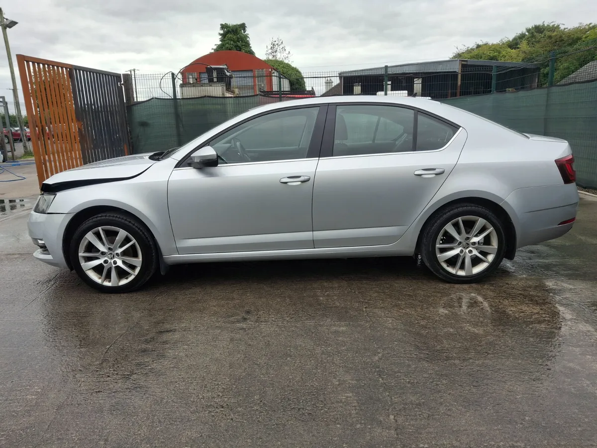 201 Skoda Octavia  Style  TDi. Light Front - Image 3