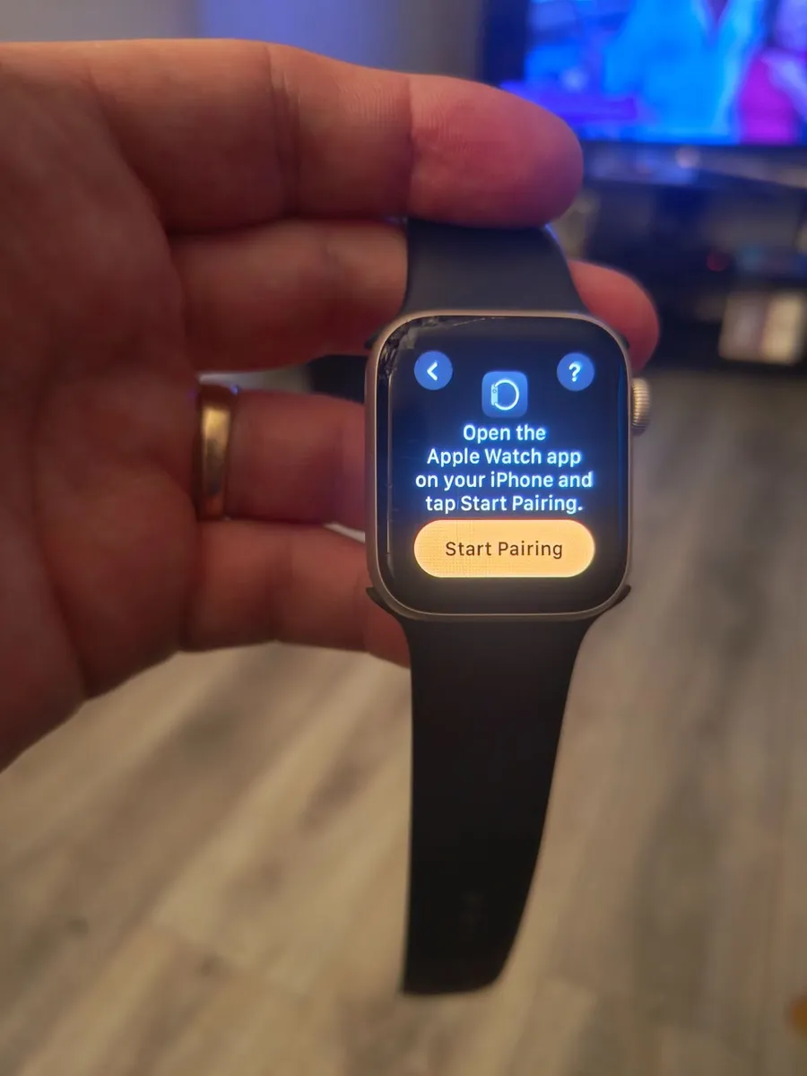 Apple SE 40mm  2 Gen Watch - Image 1