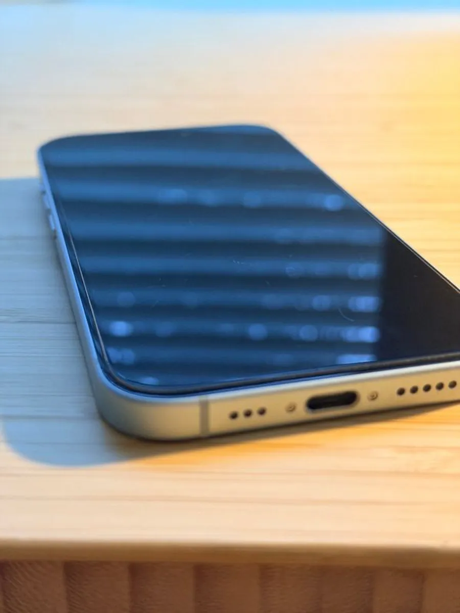 Iphone 15 | Mint Condition, Like New. - Image 4