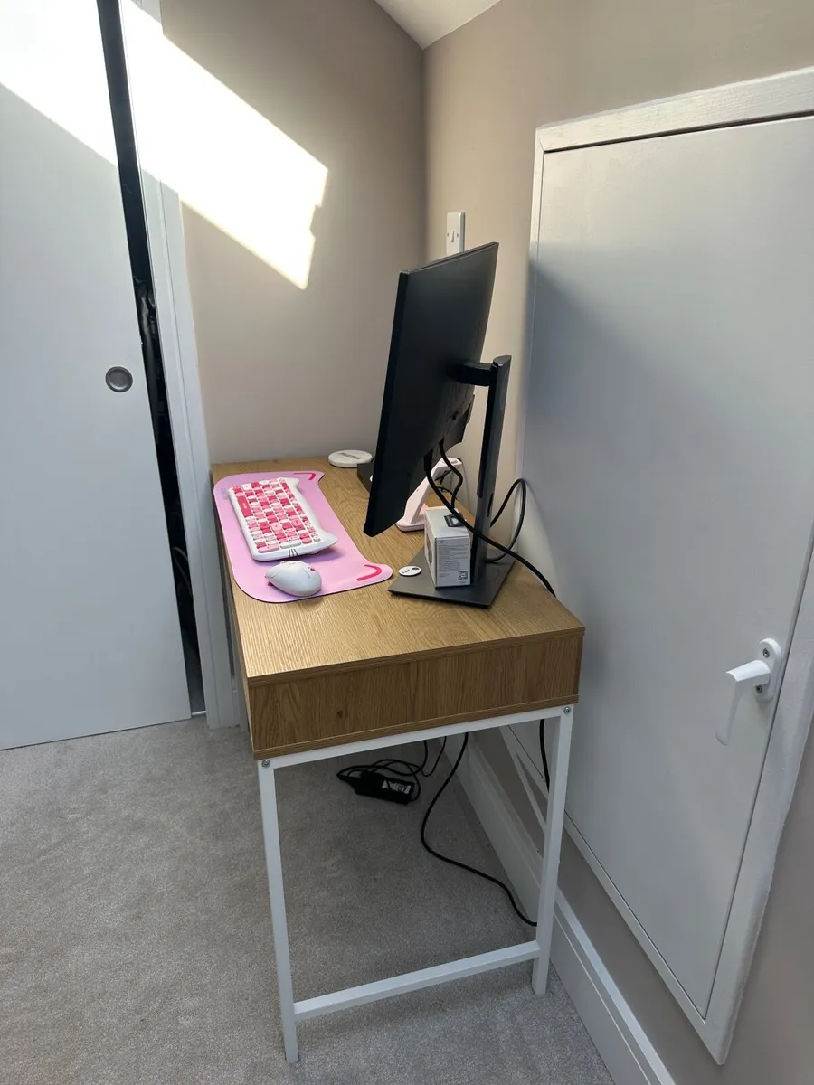 Desk - Image 2