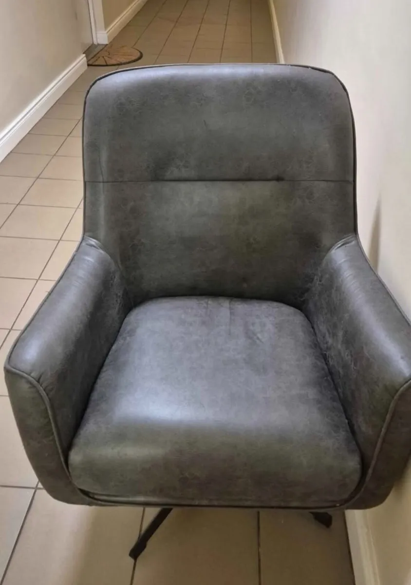 Swivel Chair - Image 2