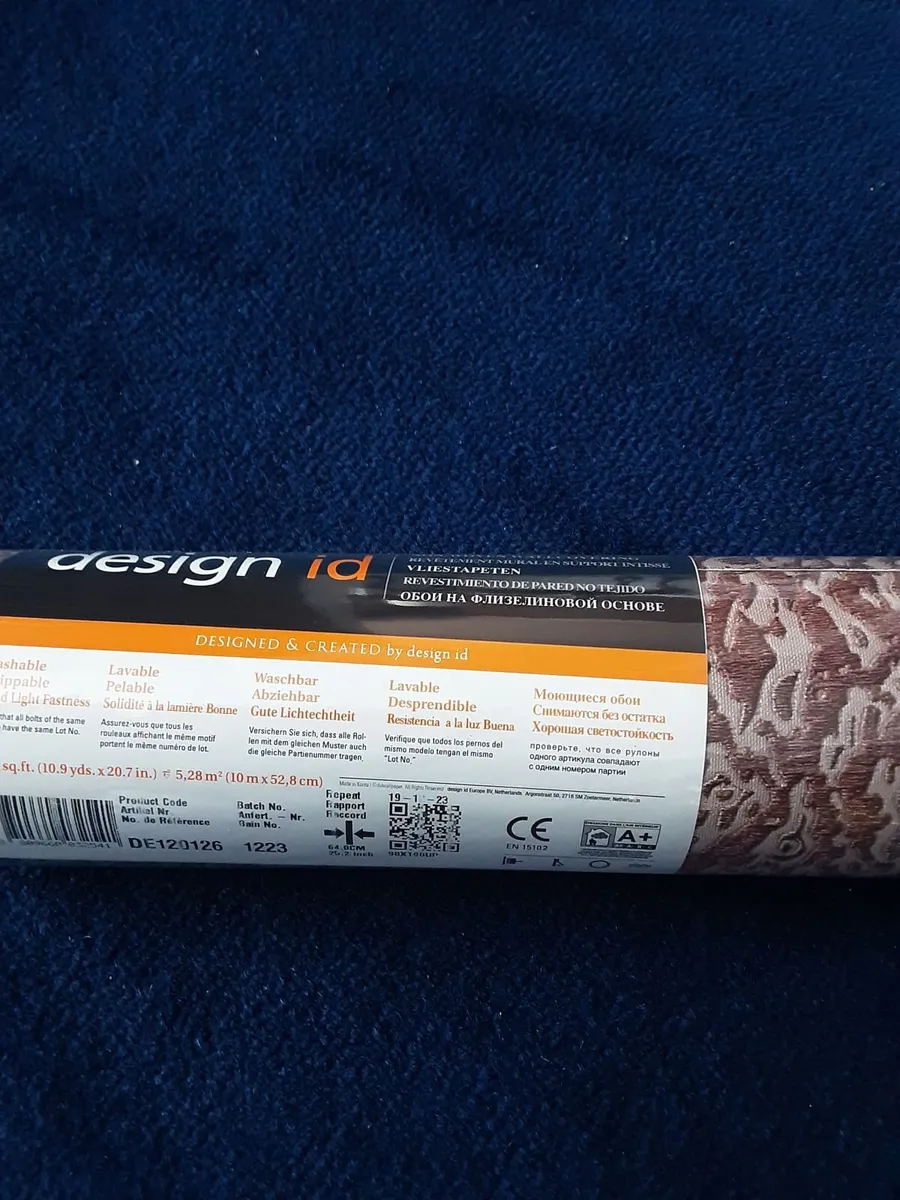2 rolls of designer wallpaper unused - Image 4