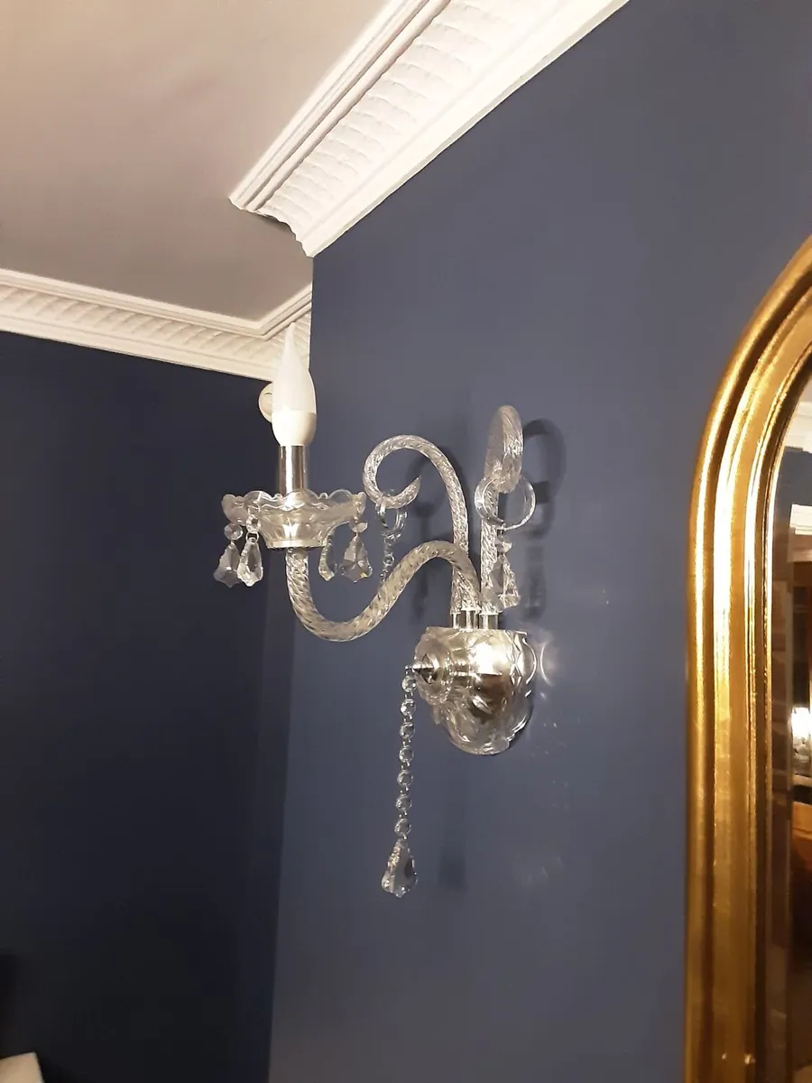 Pair of detailed glass wall lights - Image 4