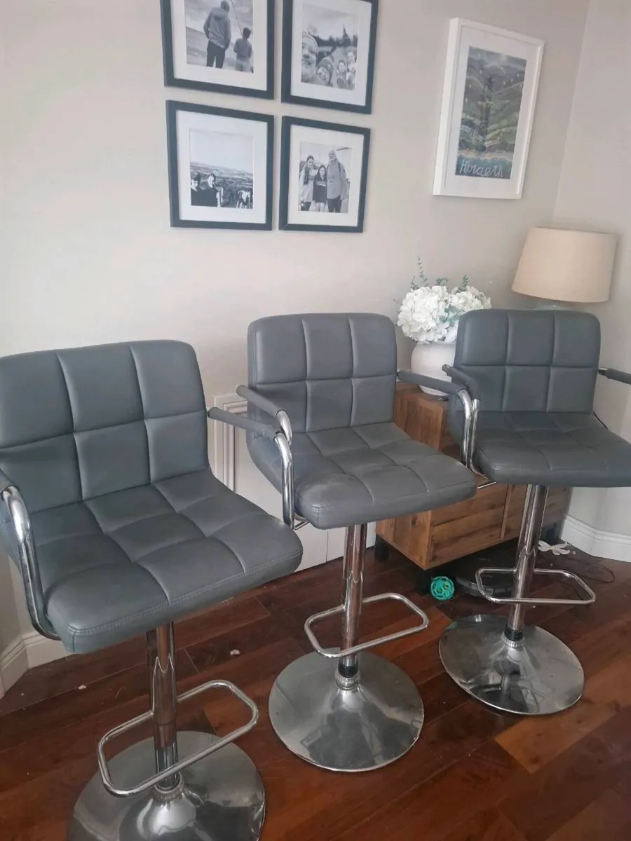 Bar stools - Image 1
