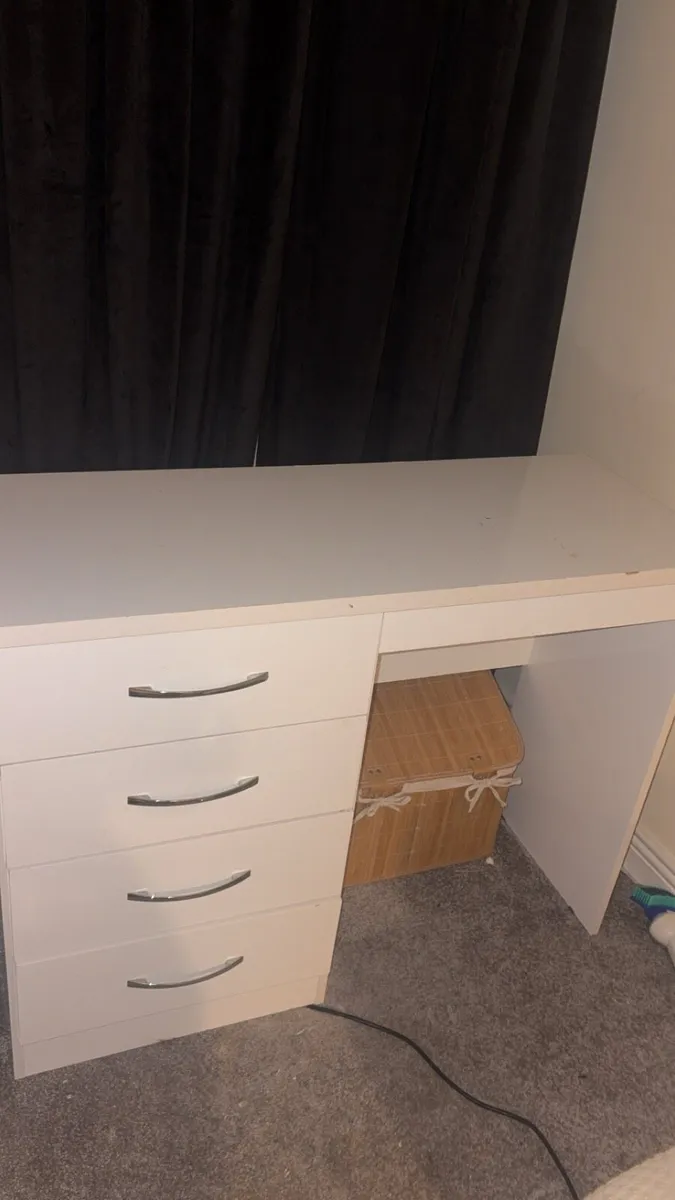 Desk & chair - Image 3
