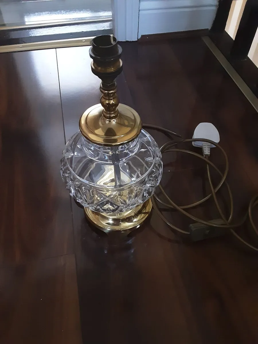 Detailed glass lamp with brass rim - Image 2