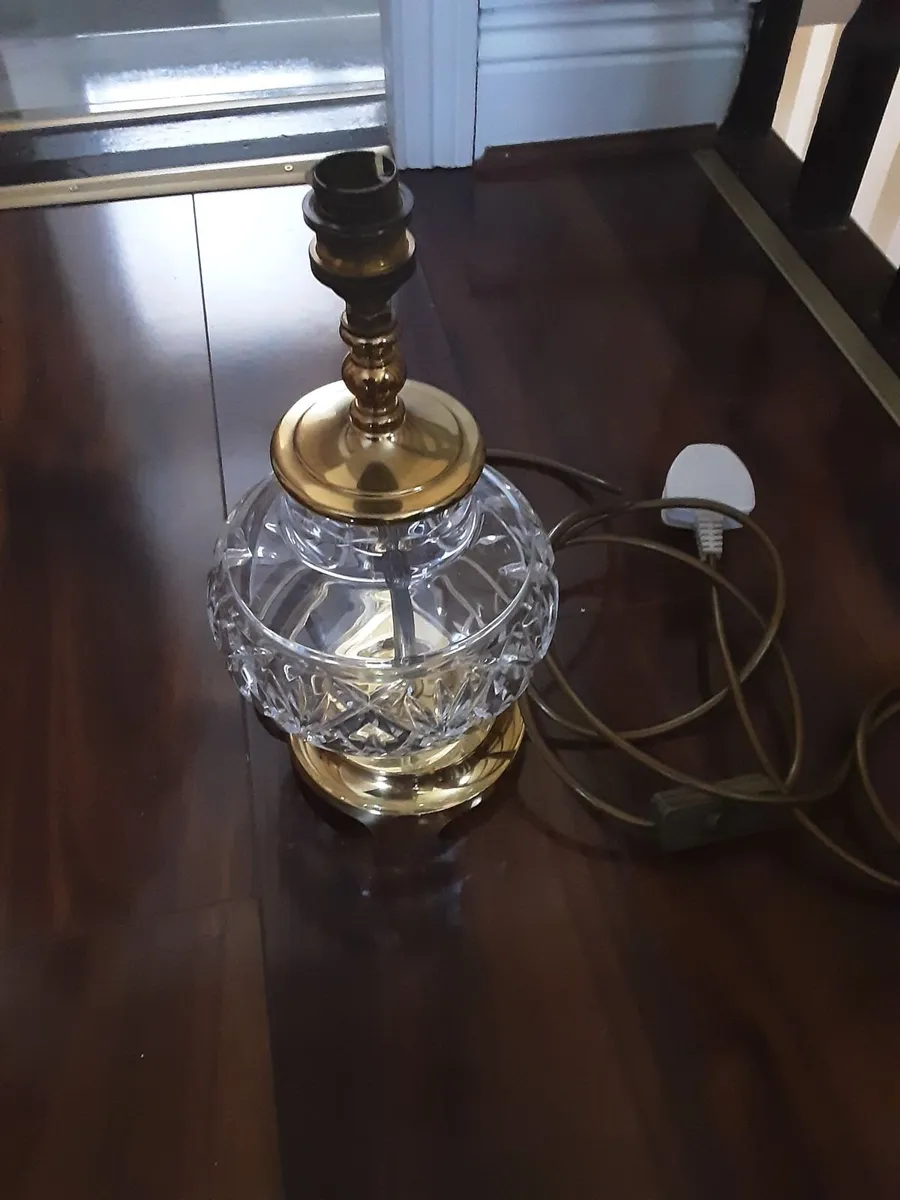 Detailed glass lamp with brass rim - Image 1